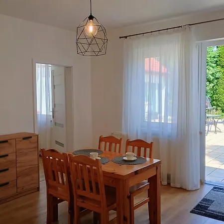 Pod Roza Apartment Ledzin