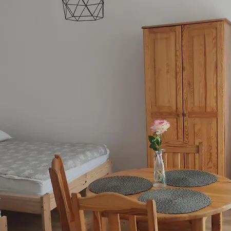 Pod Roza Apartment Ledzin