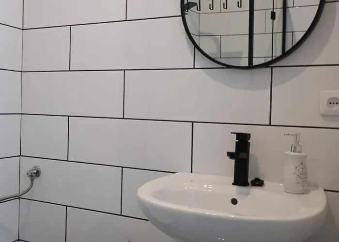 Pod Roza Διαμέρισμα Ledzin