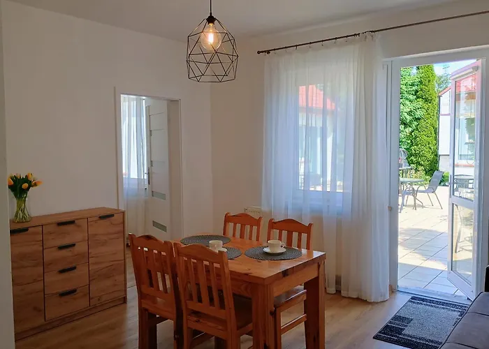 Pod Roza Διαμέρισμα Ledzin